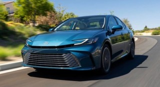 Nhờ xe hybrid, Toyota đạt doanh số cao chưa từng có trong năm 2025